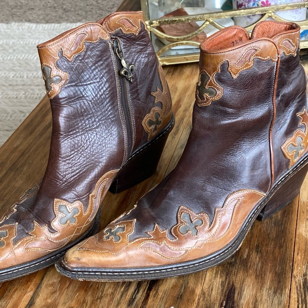 Donald Pliner western couture boots bootie